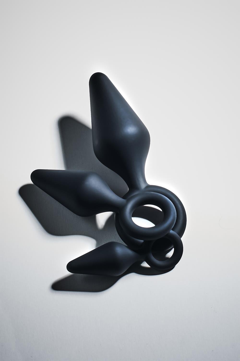 Dreamtoys - Fant*ASS*tic - Anal Training Kit - 3 Butt Plugs - Ring - Siliconen - Zwart - Afbeelding 4