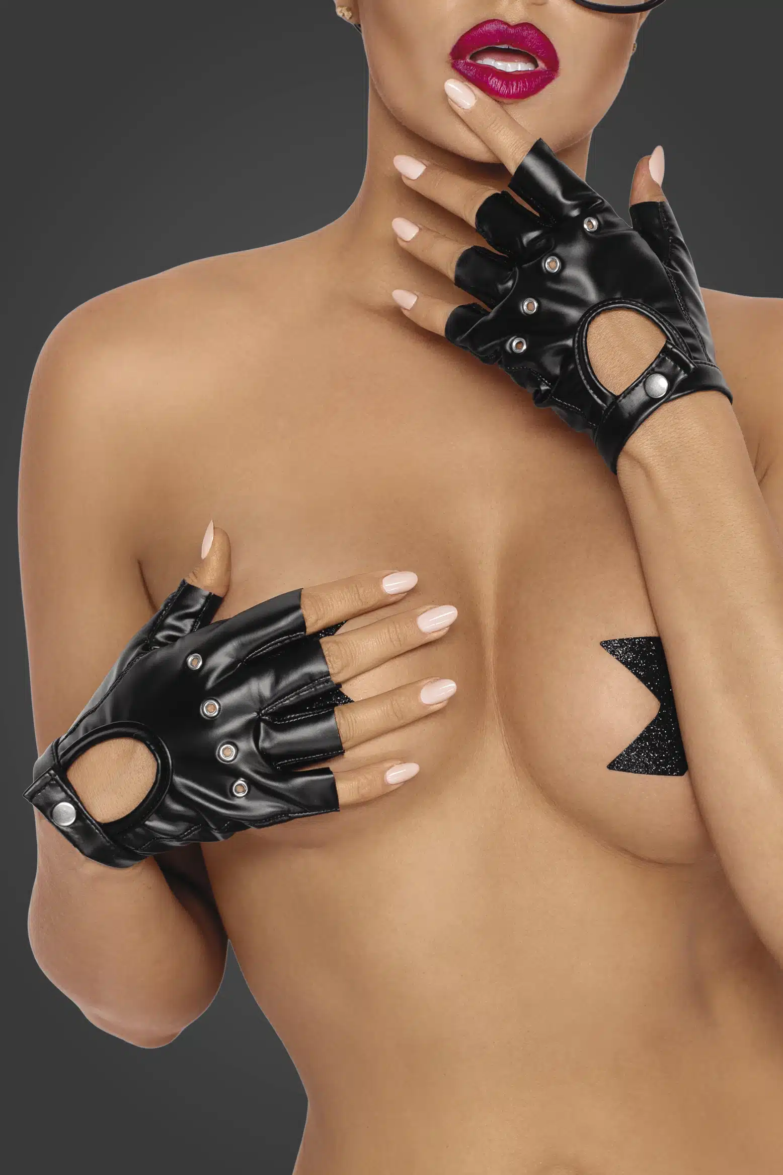 Noir Handmade - F264 - Handschoenen - Vingerloos - Wetlook - Zwart