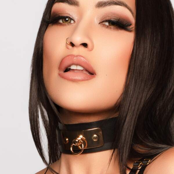 Kinky Diva - Vegas Sinners - Zwarte PU-leren Collar met O-ring en Gouden Leash - Afbeelding 3